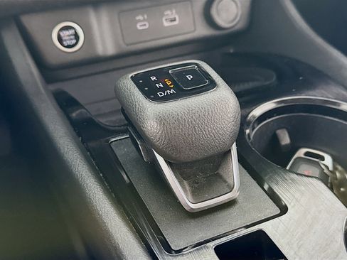 Used 2023 Nissan Rogue S image 18