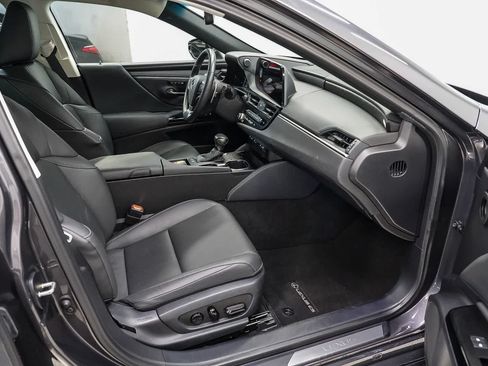 Used 2025 Lexus ES 300h w/ Premium Package FWD image 17