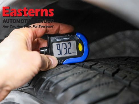 Used 2023 Nissan Armada SL w/ Captain's Chairs Package image 32