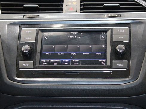 Used 2022 Volkswagen Tiguan S image 29