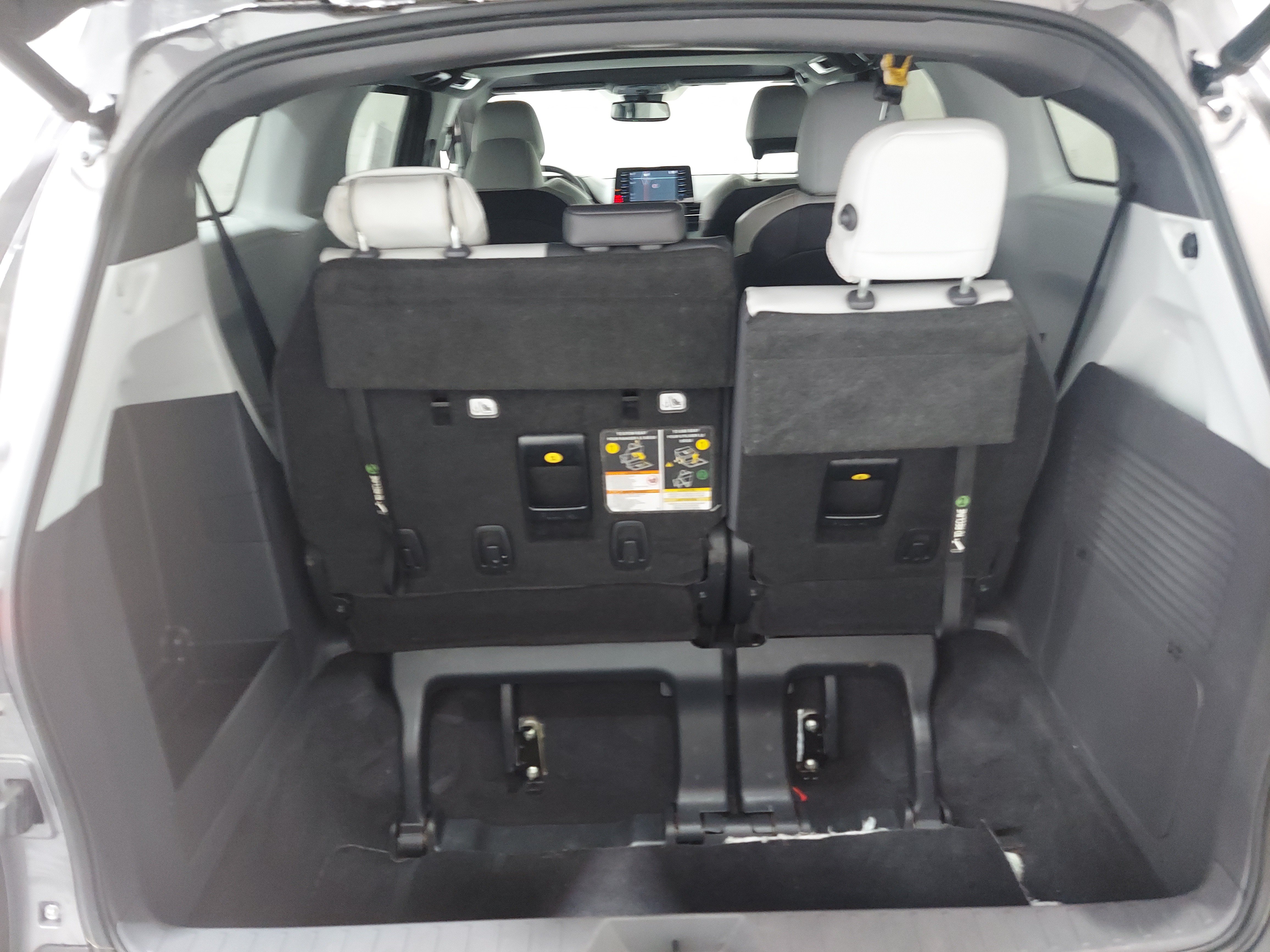 Used 2021 Toyota Sienna XSE FWD image 14