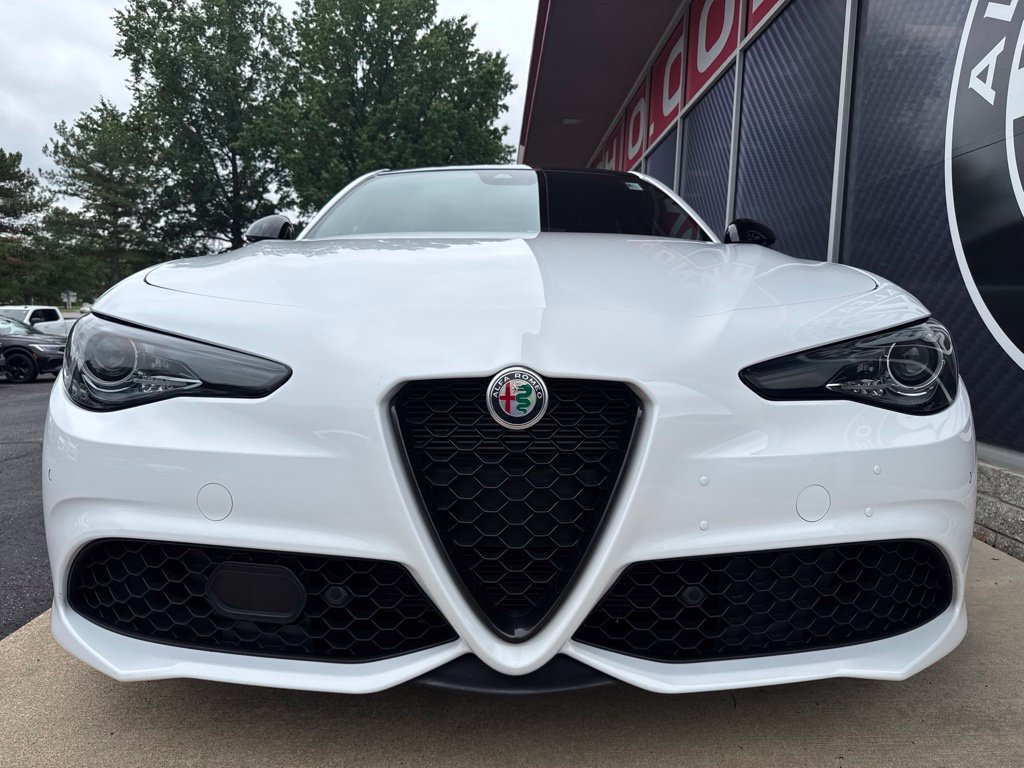 Used 2023 Alfa Romeo Giulia Veloce AWD/4WD image 8
