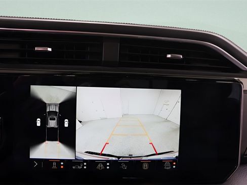 Used 2024 GMC Sierra 2500 Denali w/ Technology Package image 15