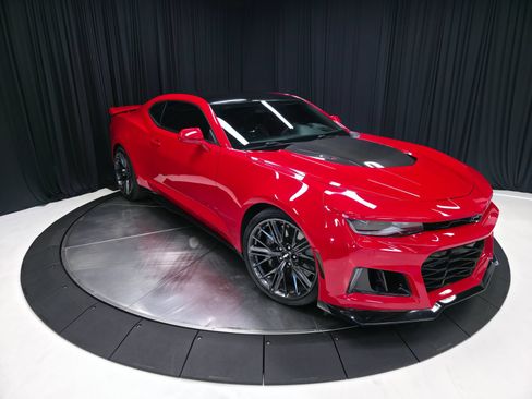 Used 2017 Chevrolet Camaro ZL1 RWD image 16