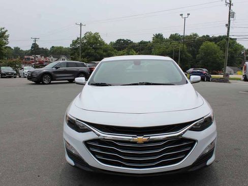 Used 2019 Chevrolet Malibu LT FWD image 2