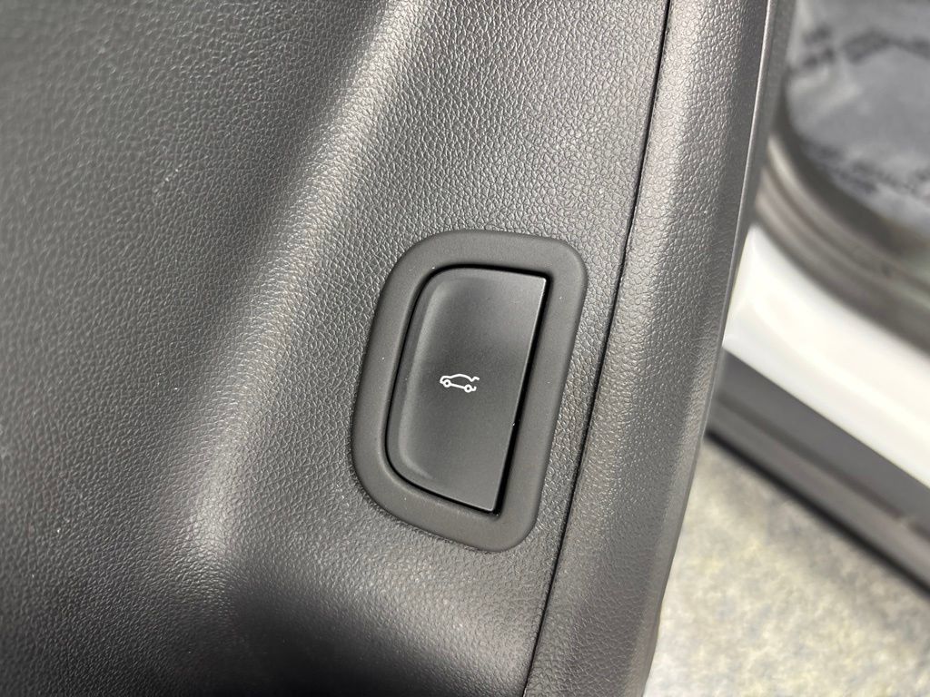 Used 2026 Chevrolet Traverse LT FWD image 42