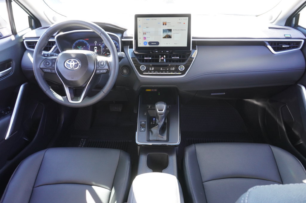Used 2026 Toyota Corolla Cross XLE w/ Convenience Package FWD image 11