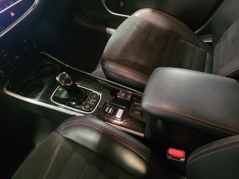 Used 2021 Mitsubishi Outlander LE image 26