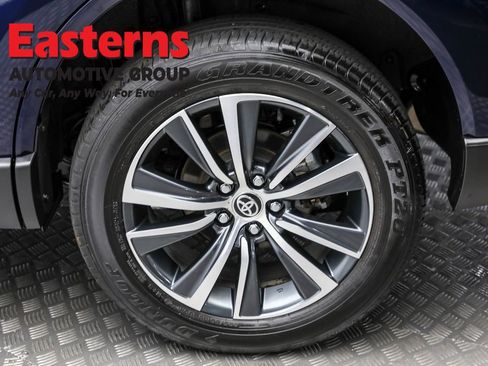 Used 2024 Toyota Venza LE image 8