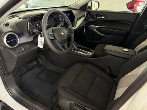 New 2026 Chevrolet Trax LS w/ LS Convenience Package FWD image 10