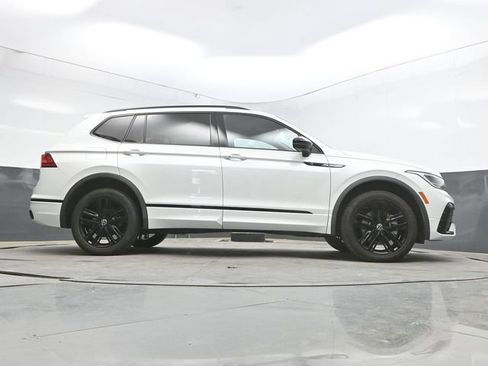 Used 2022 Volkswagen Tiguan SE R-Line AWD/4WD image 41