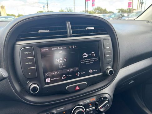 Used 2025 Kia Soul LX w/ LX Technology Package FWD image 20