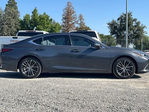 Used 2025 Lexus ES 300h w/ Premium Package FWD image 9