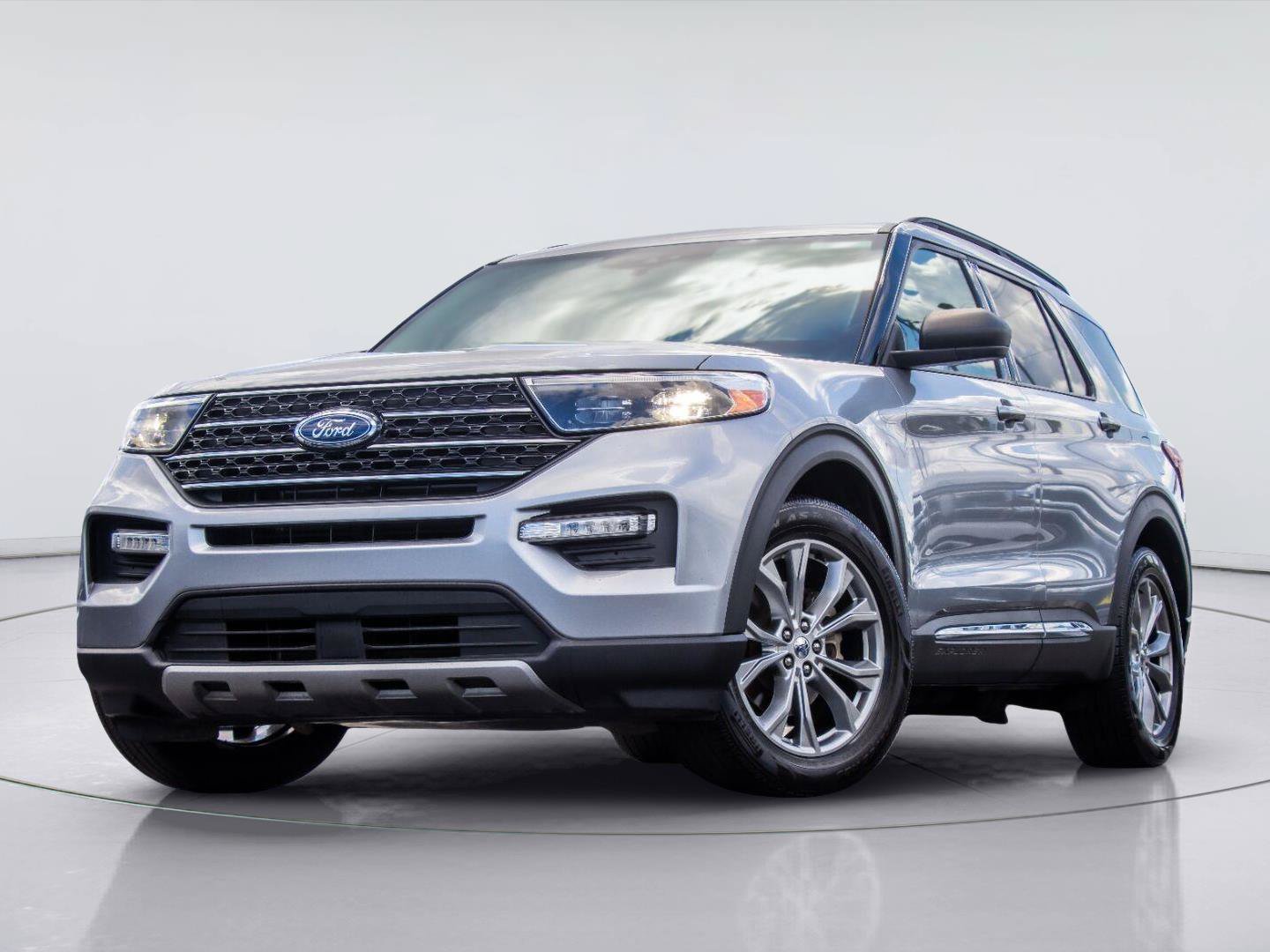 Certified 2021 Ford Explorer XLT w/ Equipment Group 202A RWD image 1