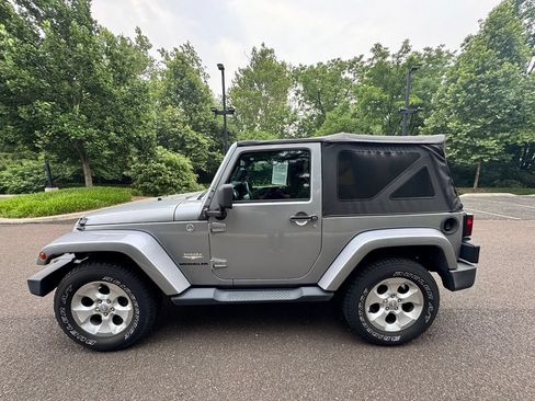 Used 2015 Jeep Wrangler Sahara AWD/4WD image 8