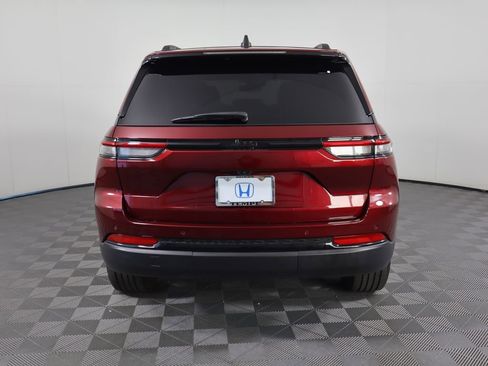 Used 2023 Jeep Grand Cherokee Altitude image 6