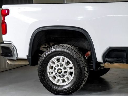 Used 2021 Chevrolet Silverado 2500 LT w/ Convenience Package image 6