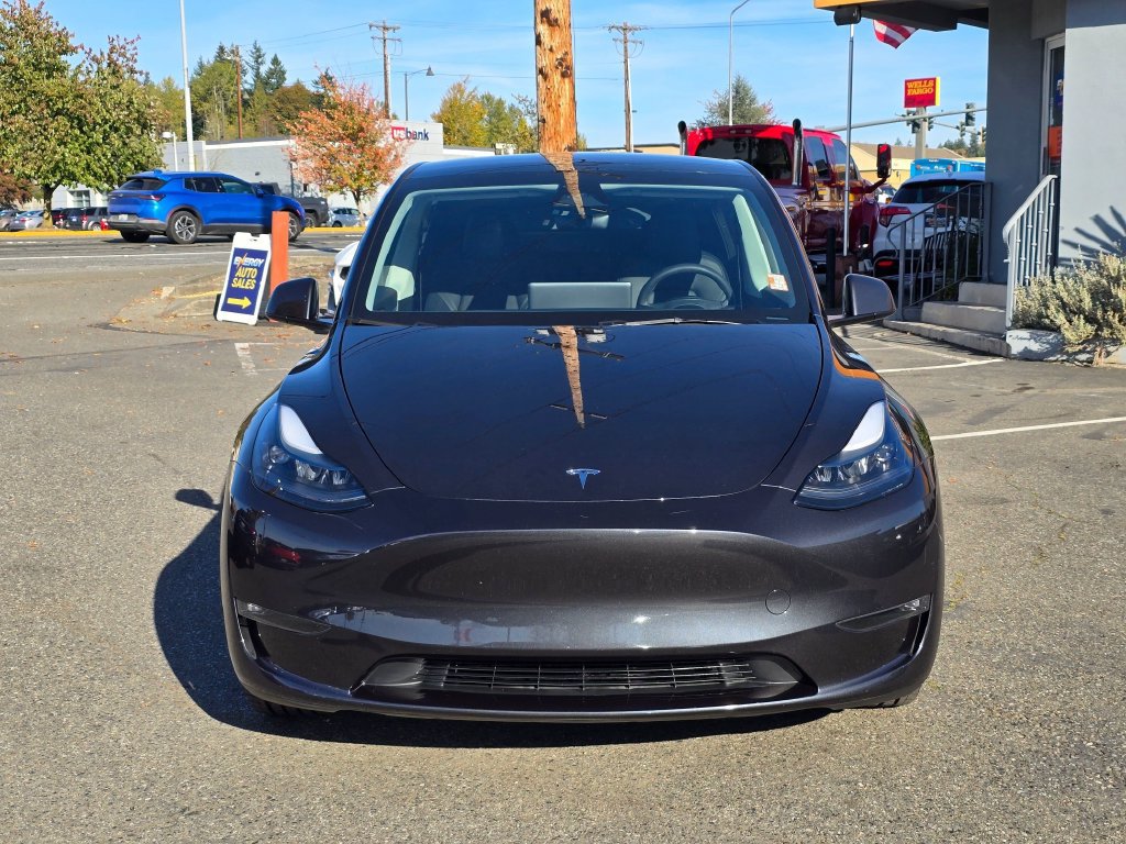 Used 2024 Tesla Model Y Long Range AWD/4WD image 2