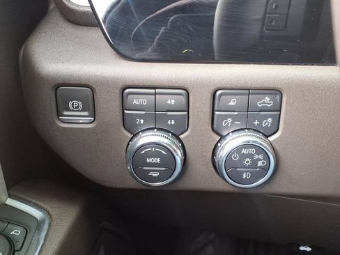 Used 2023 GMC Sierra 1500 SLT w/ SLT Premium Plus Package AWD/4WD image 36