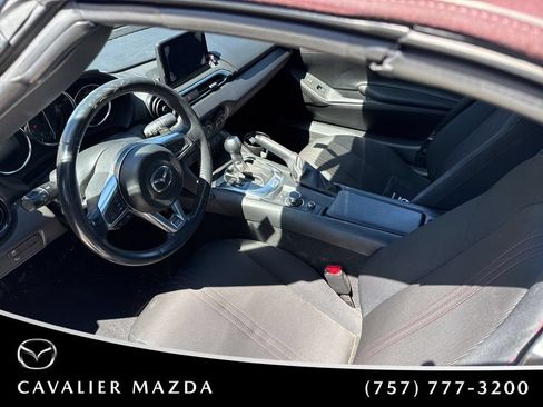 Used 2018 MAZDA MX-5 Miata Club RWD image 9