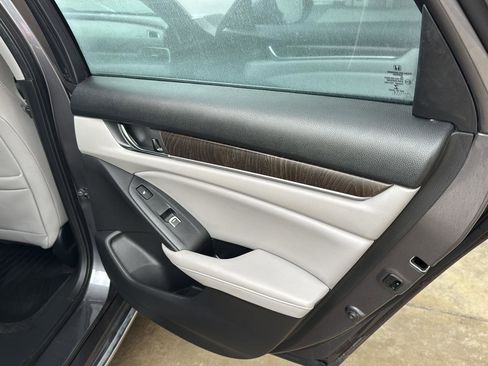 Used 2018 Honda Accord Touring image 13