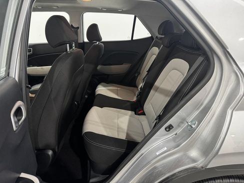 Used 2025 Hyundai Venue SEL FWD image 19