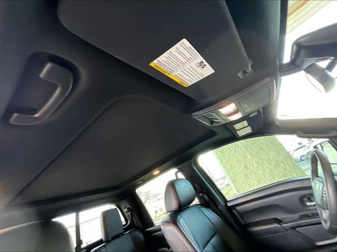 Used 2021 Nissan Titan PRO-4X w/ Pro-4x Convenience Package image 13