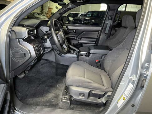 Used 2025 Toyota Tacoma SR5 AWD/4WD image 22