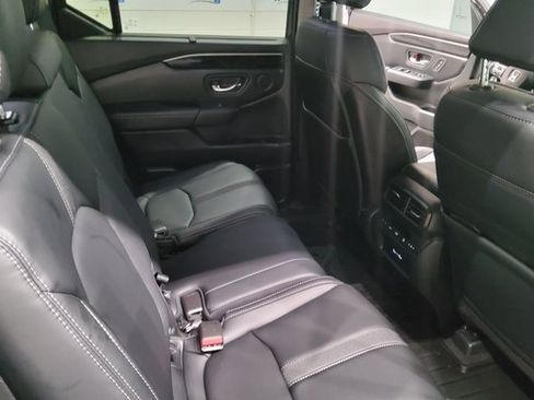 Used 2023 Honda Pilot Touring image 16