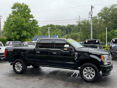 Used 2019 Ford F250 Platinum w/ Platinum Ultimate Package AWD/4WD image 5