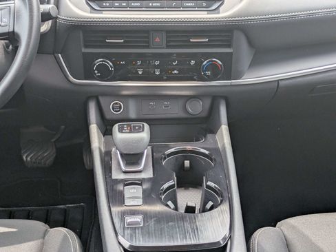 Used 2023 Nissan Rogue S FWD image 19