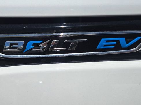 Used 2019 Chevrolet Bolt Premier w/ Infotainment Package FWD image 2