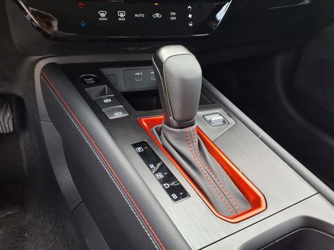 New 2025 Nissan Kicks SR w/ Illumination Package image 9