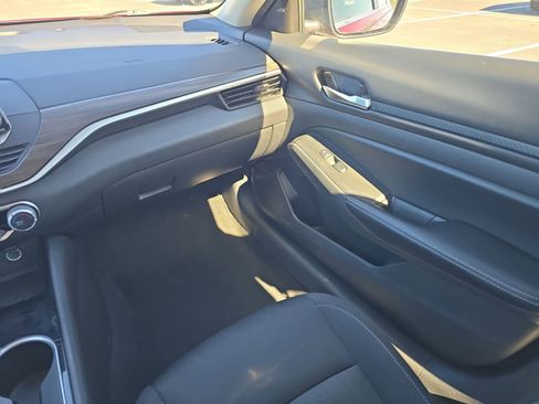 Used 2024 Nissan Altima 2.5 SV image 12