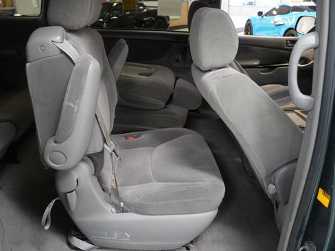 Used 2004 Toyota Sienna FWD image 19