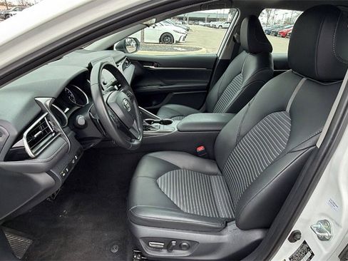 Used 2024 Toyota Camry SE image 16