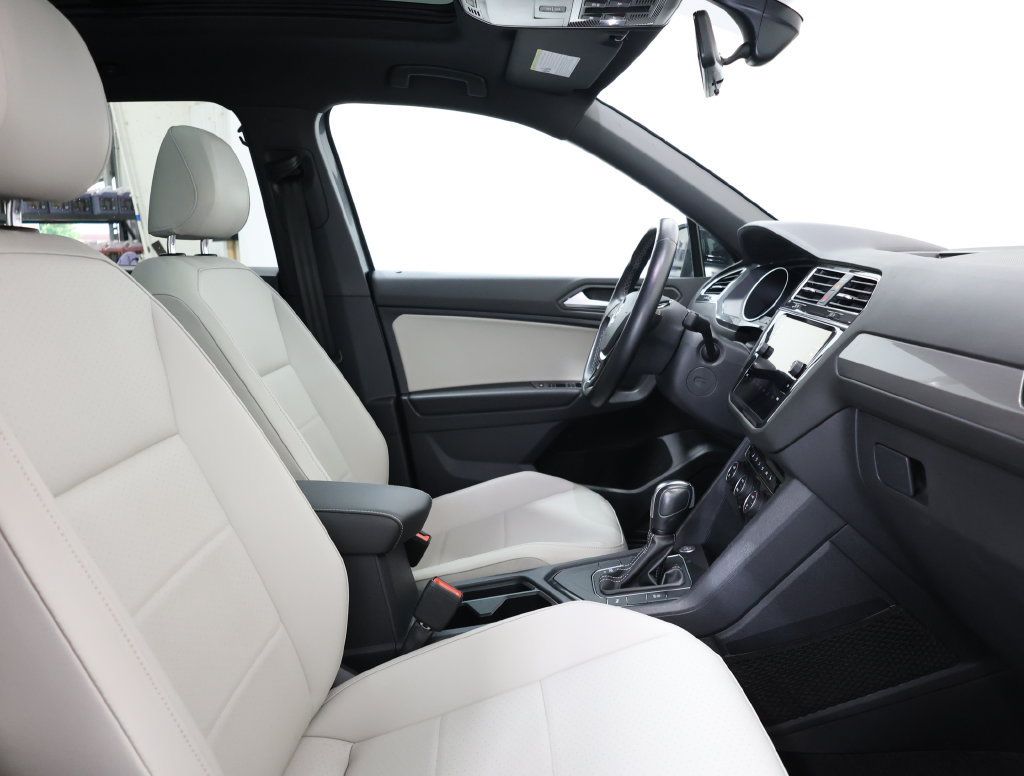 Used 2021 Volkswagen Tiguan SE R-Line FWD image 21