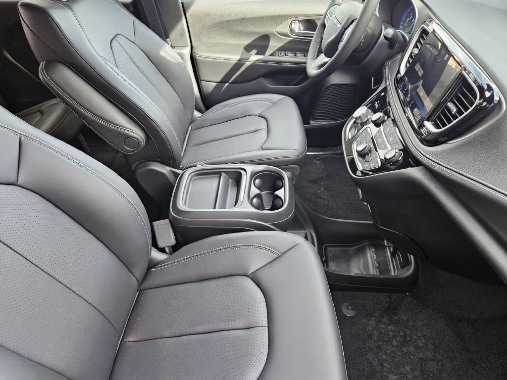 New 2027 Chrysler Pacifica Select AWD/4WD image 10