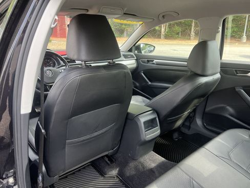 Used 2018 Volkswagen Passat 2.0T R-Line FWD image 18