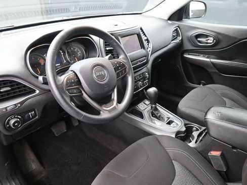 Used 2019 Jeep Cherokee Latitude w/ Popular Appearance Group FWD image 18