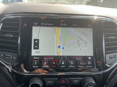 Used 2022 Jeep Grand Cherokee Laredo X image 11