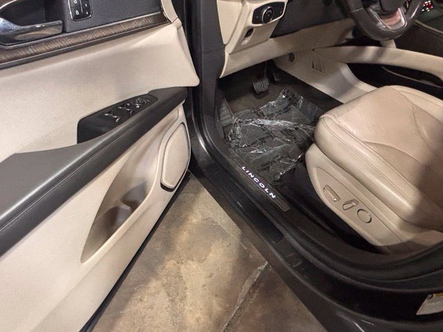 Used 2019 Lincoln Nautilus Select w/ Cargo Utility Package FWD image 11