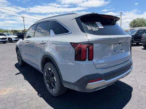 Used 2025 Kia Sorento S AWD/4WD image 2