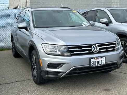 Used 2021 Volkswagen Tiguan SE image 3