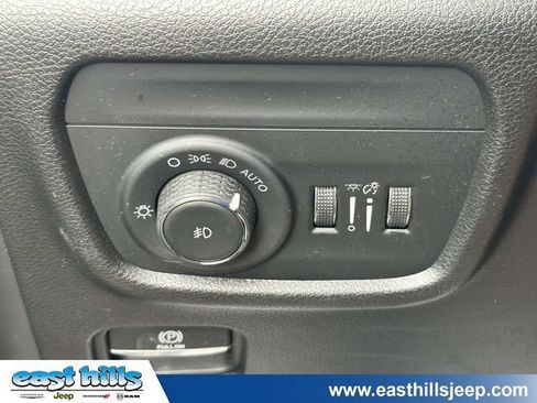 Certified 2023 Jeep Grand Cherokee Limited AWD/4WD image 29