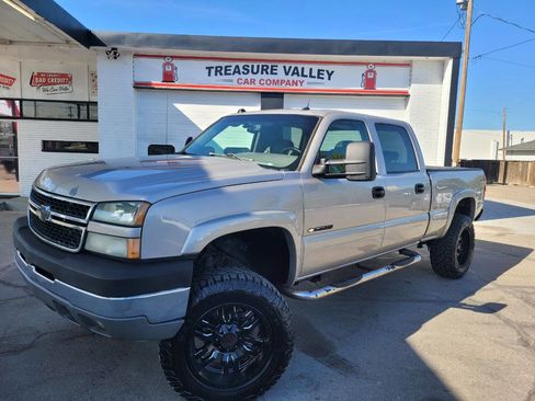 Used 2005 Chevrolet Silverado 2500 LT w/ Skid Plate Package AWD/4WD image 1