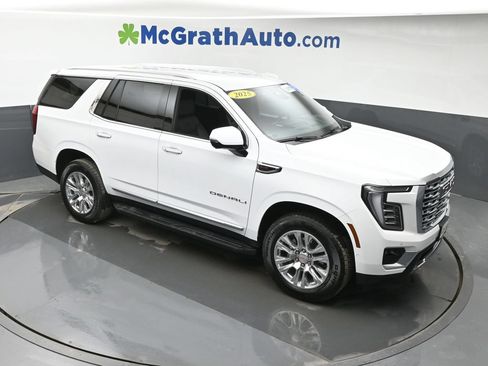 Used 2025 GMC Yukon Denali AWD/4WD image 3