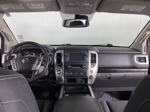 Used 2018 Nissan Titan SV w/ SV Convenience Package AWD/4WD image 19