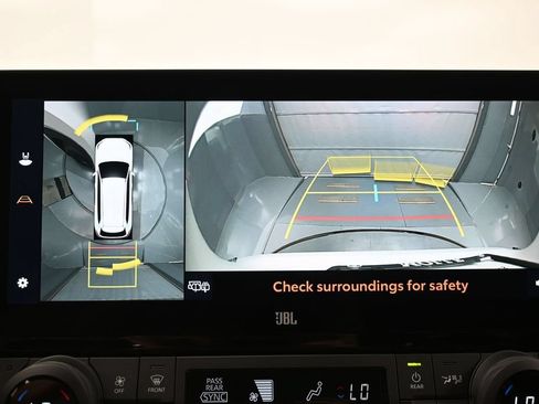 Used 2024 Toyota Grand Highlander AWD image 21