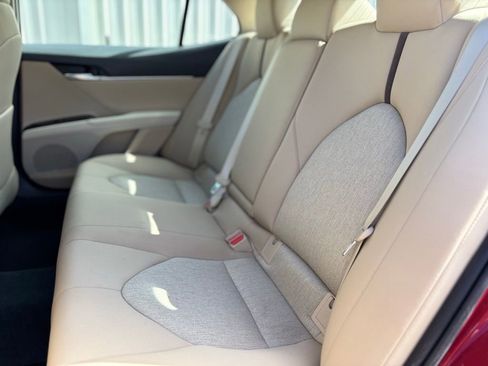 Used 2018 Toyota Camry LE image 17